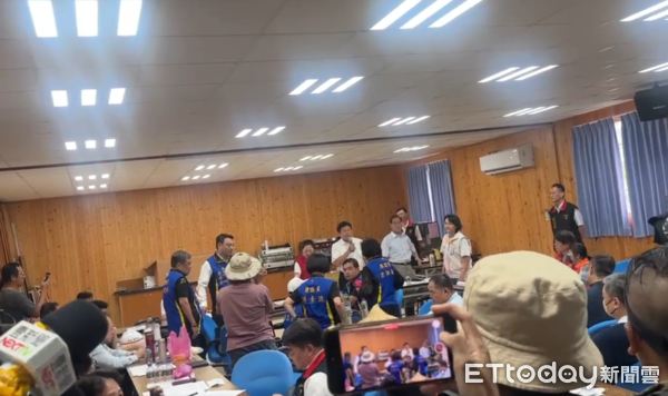 ▲▼ 國民黨、民進黨在前進指揮所吵架。(圖/攝影中心攝)