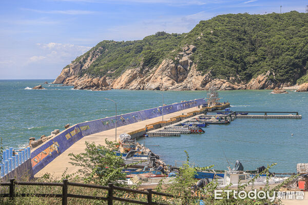 ▲▼馬祖南竿山隴澳口馬來西亞藝術家朱威龍《漁夢》。(圖/記者蔡玟君攝)