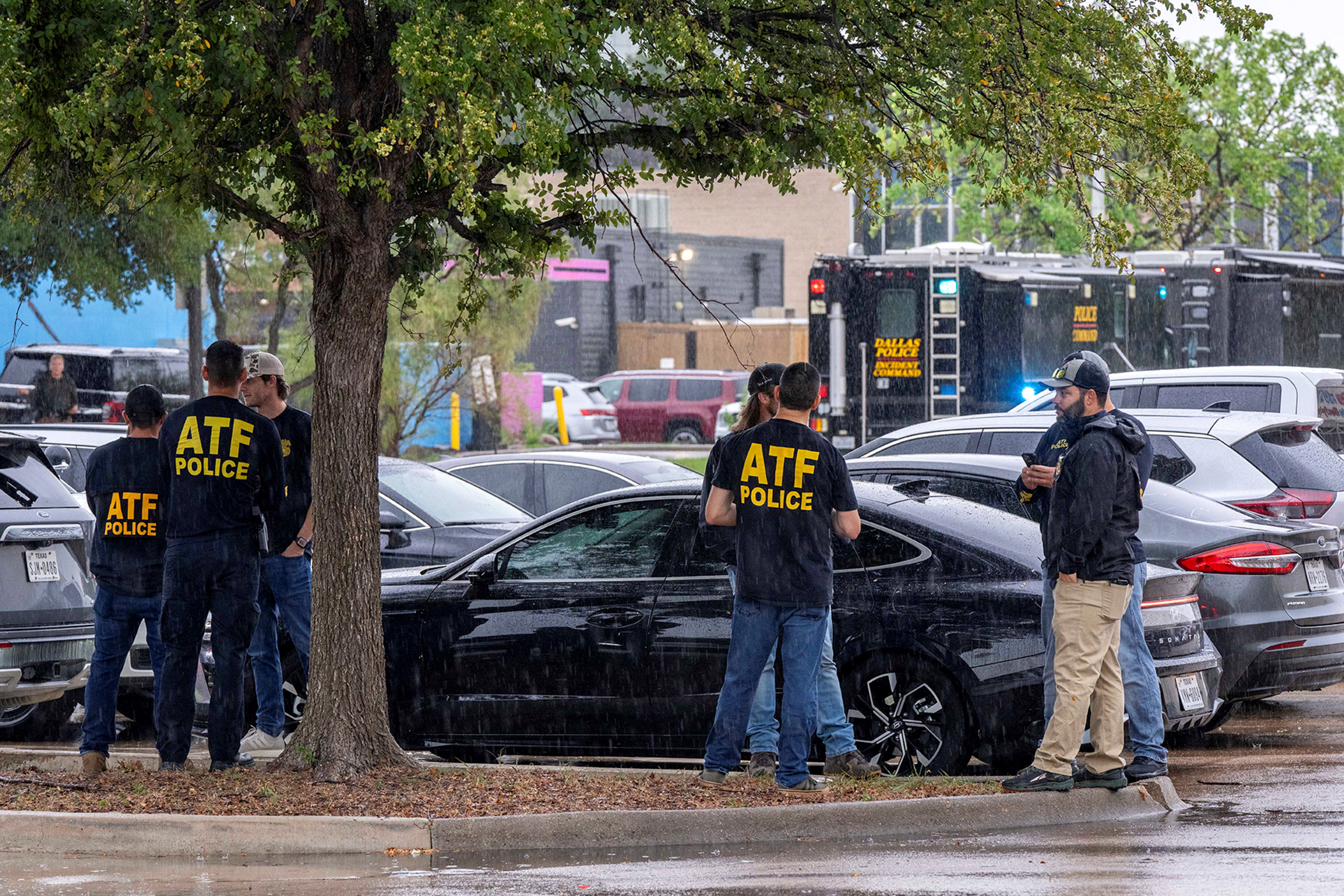 ▲▼德州ICE辦公室遭狙擊3死1傷 槍手飲彈!子彈刻字內容曝光。(圖/路透)