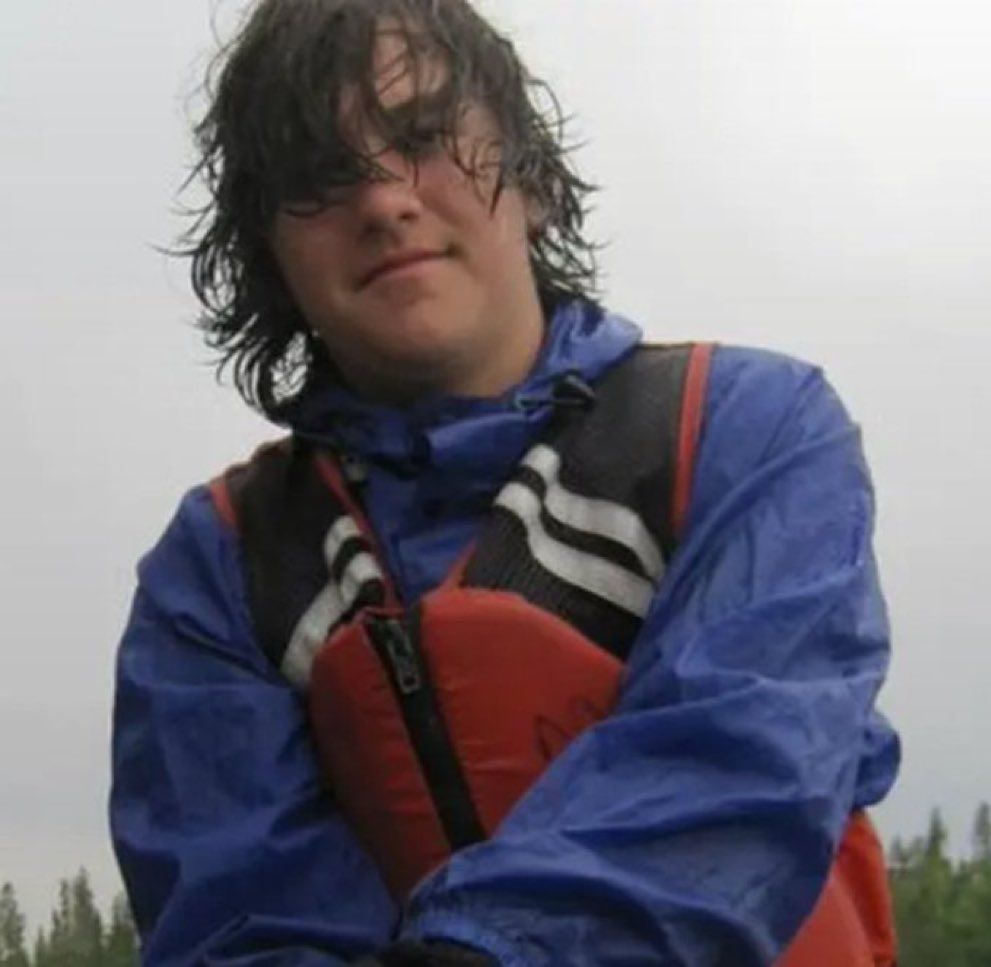 ▲槍手遺留的子彈上寫著「反ICE」。(圖/翻攝X)