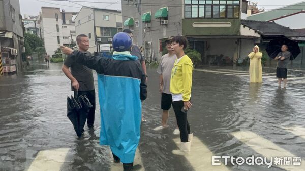 ▲立委陳亭妃批評防水閘門補助進度牛步,要求中央加快災後復原重建效率。(記者林東良翻攝,下同)