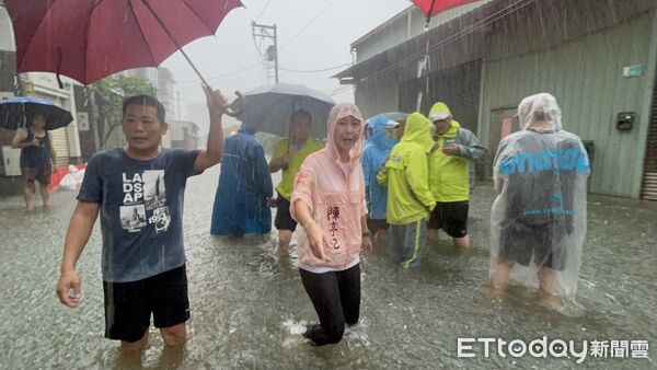 ▲立委陳亭妃批評防水閘門補助進度牛步,要求中央加快災後復原重建效率。(記者林東良翻攝,下同)