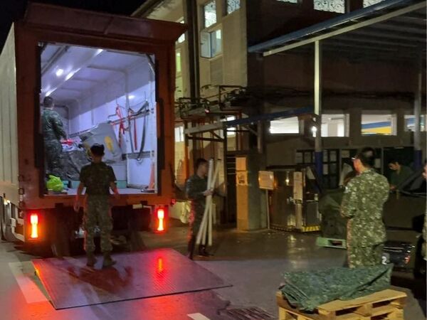 ▲▼12座沐浴機在深夜十點降臨大進國小。(圖/翻攝自Facebook/胡仁順-花蓮縣議員)