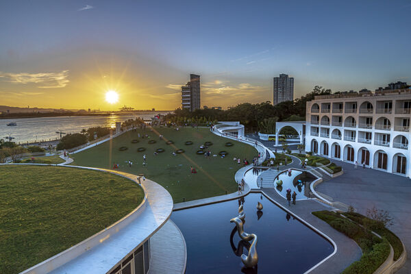 ▲將捷金鬱金香酒店推出「2025跨年三天兩夜住房專案」,將捷金鬱金香酒店賞跨年煙火和淡江大橋。(圖/業者提供)