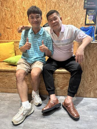 ▲▼馬國畢同框澎恰恰。(圖/翻攝自臉書)