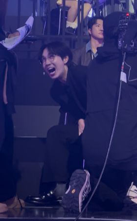 ▲▼《BOYS II PLANET》最終8人出爐! 李碩薰聽團名笑到眼睛上吊全被拍。(圖/翻攝自韓網)