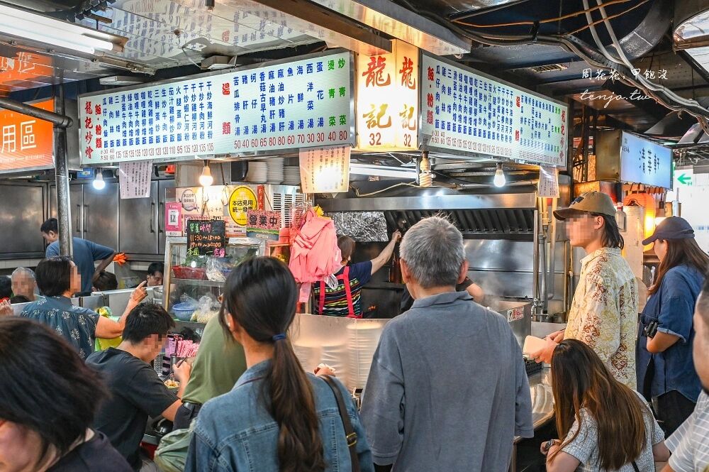 ▲▼台大公館美食「龍記炒燴」,水源市場必吃美食推薦!菜單三鮮炒飯干炒牛河皆一絕鑊氣十足。(圖/部落客周花花提供)