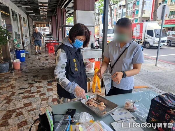 ▲▼高雄中秋食品稽查。(圖/記者許宥孺翻攝)