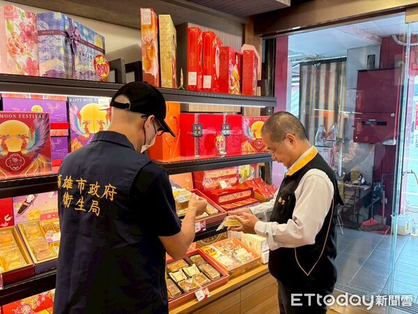 ▲▼高雄中秋食品稽查。(圖/記者許宥孺翻攝)