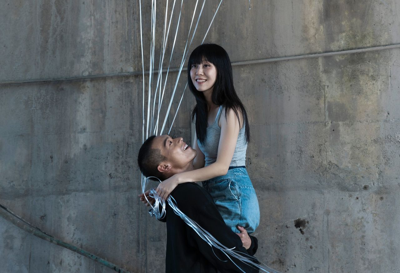 ▲▼白安、牧森〈路邊野餐〉MV。(圖/相信音樂提供)