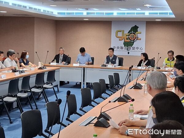 ▲▼交通部政務次長伍勝園視察教師節連假疏運。(圖/交通部提供)