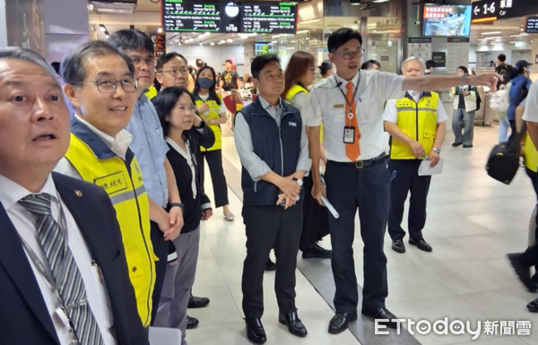 ▲▼交通部政務次長伍勝園視察教師節連假疏運。(圖/交通部提供)