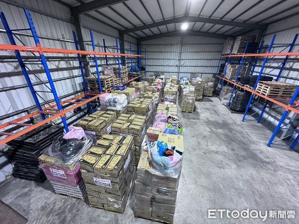 ▲▼ 雲林民間募6大貨車物資送花蓮,張嘉郡響應捐立委月薪 。(圖/國民黨立委張嘉郡辦公室提供)