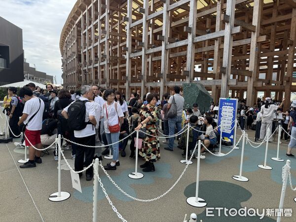 ▲▼世博台灣「TECH WORLD」館人氣爆棚,上午10點前就出現上千人排隊。(圖/記者李姿慧攝)