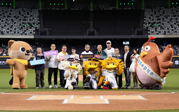 ▲▼調查局號召熱血球迷 加入「群鷹會、全民齊防詐」反詐騙宣導行列。(圖/調查局提供)