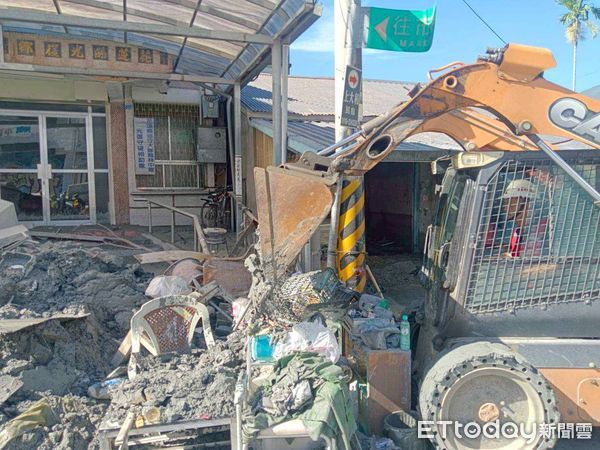 ▲台南市政府跨局處投入災後復原,展現地方政府同舟共濟精神。(圖/記者林東良翻攝,下同)