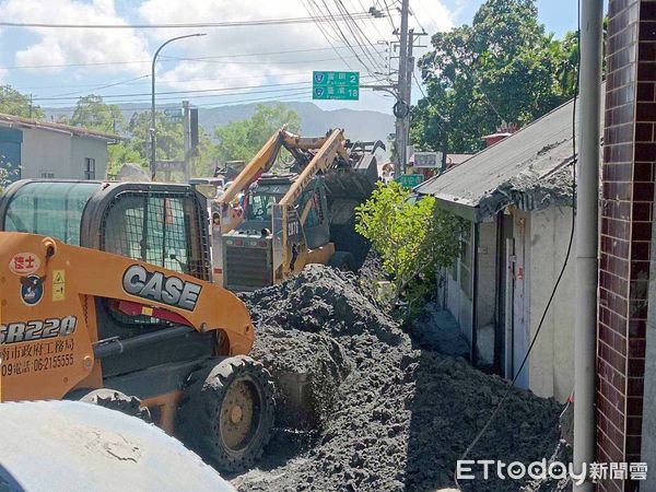 ▲台南市政府跨局處投入災後復原,展現地方政府同舟共濟精神。(圖/記者林東良翻攝,下同)