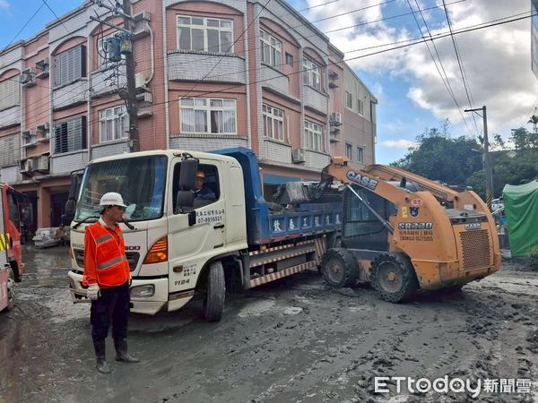 ▲台南市政府跨局處投入災後復原,展現地方政府同舟共濟精神。(圖/記者林東良翻攝,下同)