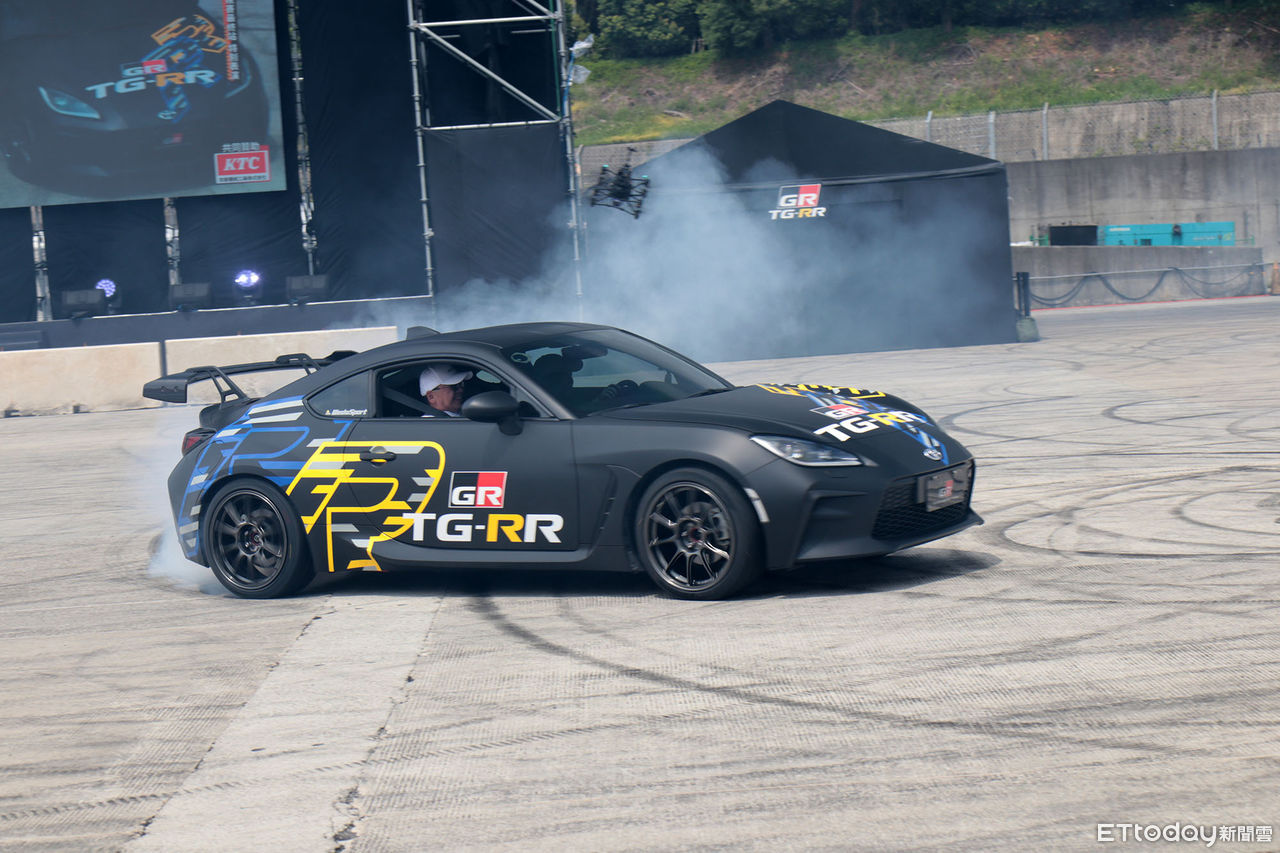 ▲TOYOTA會長「豐田章男降臨麗寶賽車場」!熱血爆甩車迷嗨翻了。(圖/記者張慶輝攝)