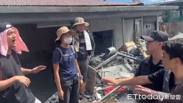 ▲▼行政院長卓榮泰遇民眾陳情。(圖/記者黃彥傑攝)