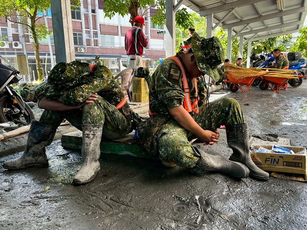 ▲▼官兵把握時間休息,待命投入下一次任務。(圖/陸軍司令部提供)