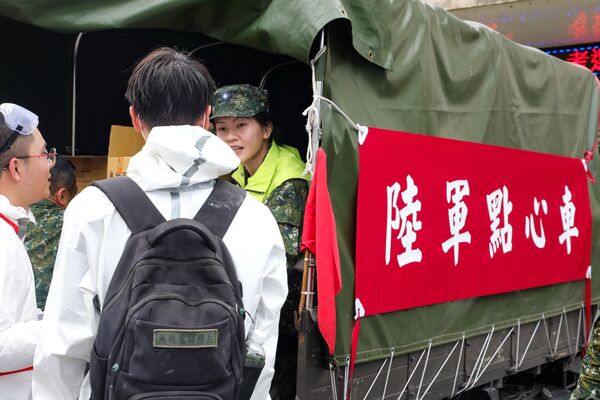 ▲「陸軍點心車」提供免費點心,為救災官兵即時補充體力和能量。(圖/陸軍司令部提供)