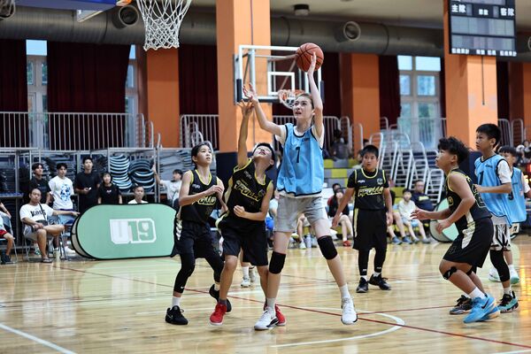 ▲U19籃球聯盟有台灣、南非混血女將石書易,11歲就有181公分的亮眼身高。(圖/U19籃球聯盟提供)