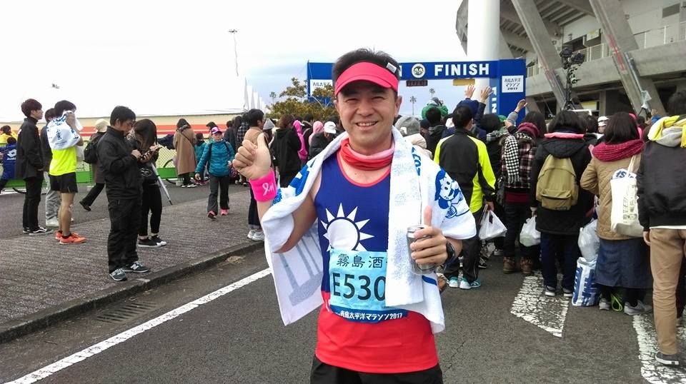 ▲移民署南投專勤隊長邱國志生前熱愛登山、馬拉松和戶外旅遊活動。(圖/翻攝「邱國志」臉書、移民署官網)