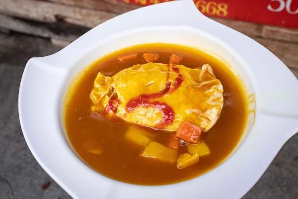 ▲▼桃園50元咖哩蛋包飯。(圖/部落客美熊提供)