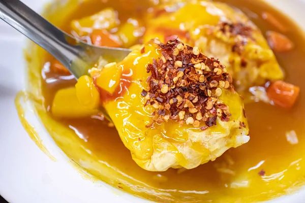 ▲▼桃園50元咖哩蛋包飯。(圖/部落客美熊提供)