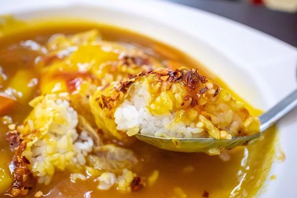 ▲▼桃園50元咖哩蛋包飯。(圖/部落客美熊提供)