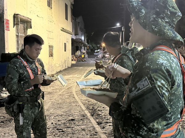 ▲陸軍十軍團表示,官兵即便餐風露宿,也甘之如飴。。(圖/十軍團提供)
