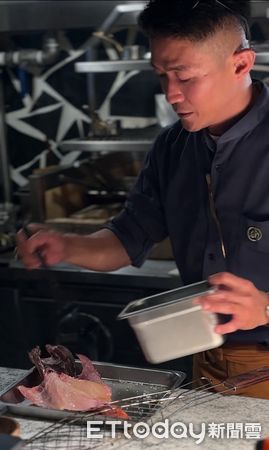 ▲張弘繹在沙烏地阿拉伯擔任多年的行政主廚 。(圖/記者吳奕靖翻攝)