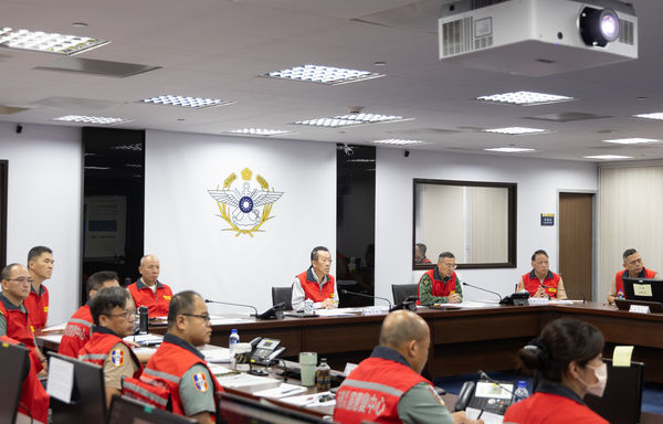 ▲顧立雄29日主持國防部災害應變中心管制會議。(圖/國防部提供)