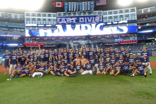 ▲藍鳥封王!2015以來首奪美東冠軍 全隊喊「這是特別的一群人」。(圖/路透)