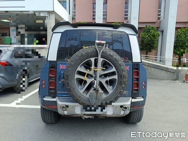 ▲國道1號北向永康路段發生4車連環追撞事故,2人受傷送醫。(記者林東良翻攝,下同)