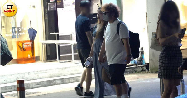 消暑行程1/依依性感大露背中山站快閃行程 納豆猴急舔冰淇淋被阻止