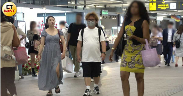 消暑行程1/依依性感大露背中山站快閃行程 納豆猴急舔冰淇淋被阻止