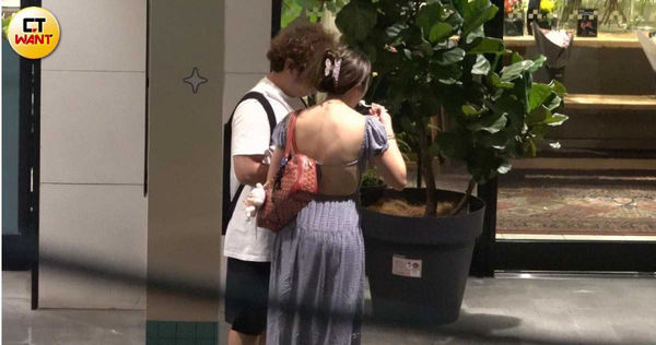 消暑行程1/依依性感大露背中山站快閃行程 納豆猴急舔冰淇淋被阻止