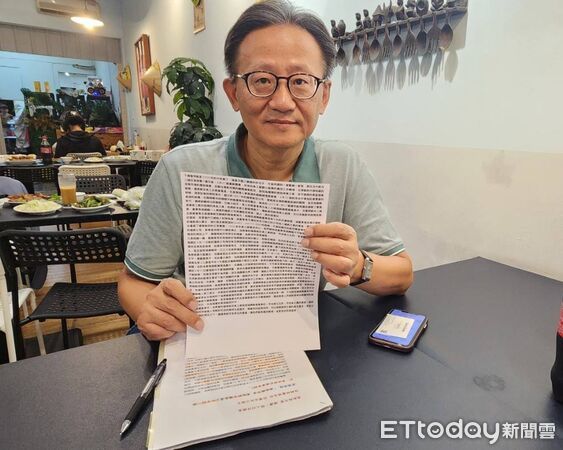 ▲新光三越復業刺痛遠航員工,自救會長喊話:給我們重生的機會。(圖/記者游瓊華攝)