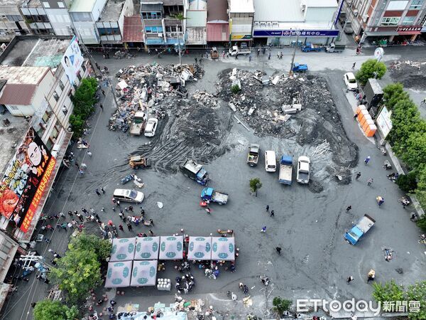 ▲▼ 鏟子超人集結空拍畫面曝+災現況 這裡有一些昨天空拍花蓮光復鄉災區及光復車站人群的空拍畫面 。(圖/古哥空拍法人提供)