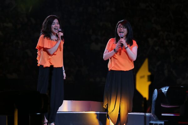 ▲▼ 林佳蓉(右)與大學城歌手在之前民歌演唱會合唱,徐曉菁與楊芳儀之前在民歌演唱會合體唱經典民歌秋蟬。(圖/中華音樂人交流協會提供)