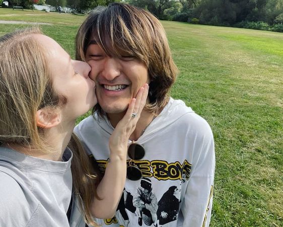 ▲▼日本搖滾天團「ONE OK ROCK」貝斯手Ryota深夜宣布離婚。(圖/翻攝自IG)