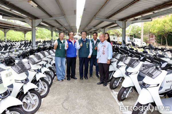 ▲台南市長黃偉哲主持環保局電動機車啟用典禮,展現零排放決心。(記者林東良翻攝,下同)