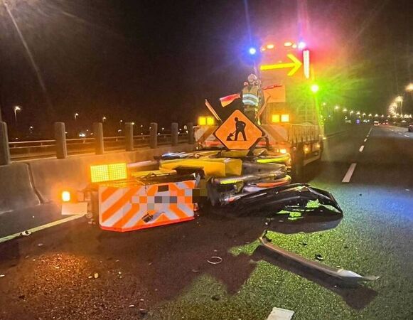 ▲國3和美路段發生休旅車開輔駕撞緩撞車。(圖/國道警方提供)