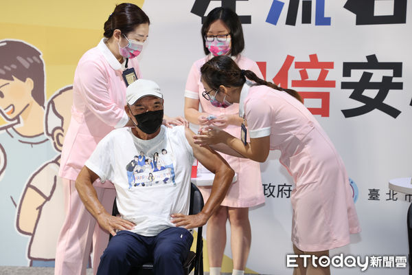 ▲▼ 公費流感及新冠疫苗開打 。(圖/記者徐文彬攝)
