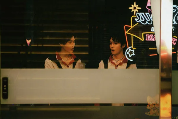 ▲▼ 展榮展瑞推出新歌〈月光族〉MV。(圖/禾森娛樂提供)