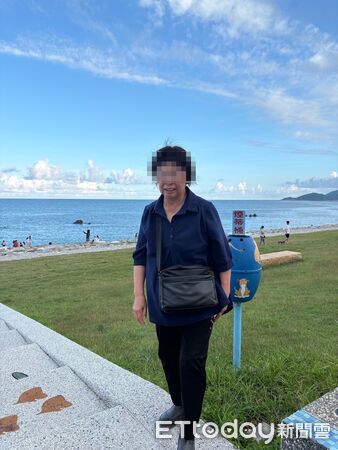 ▲▼花蓮佛祖街失蹤的砂石場黃姓老闆娘,寺廟人員23日、24日打給老闆娘時已經失聯了,佛祖街民宅被泥水淹到僅剩下屋頂 。(圖/記者許權毅攝)