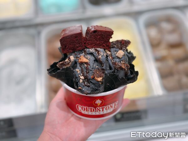 ▲▼COLD STONE推萬聖節限定「酷黑紅絲絨」;冬季限定「極濃巧克力系列」加碼升級回歸。(圖/記者蕭筠攝)