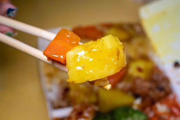 ▲▼龍門客棧便當。(圖/部落客美熊很愛吃授權提供)